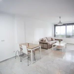 Apartamento Apartamento En La Carihuela Con Piscina Y Parking, Al Lado De La Playa, Torremolinos