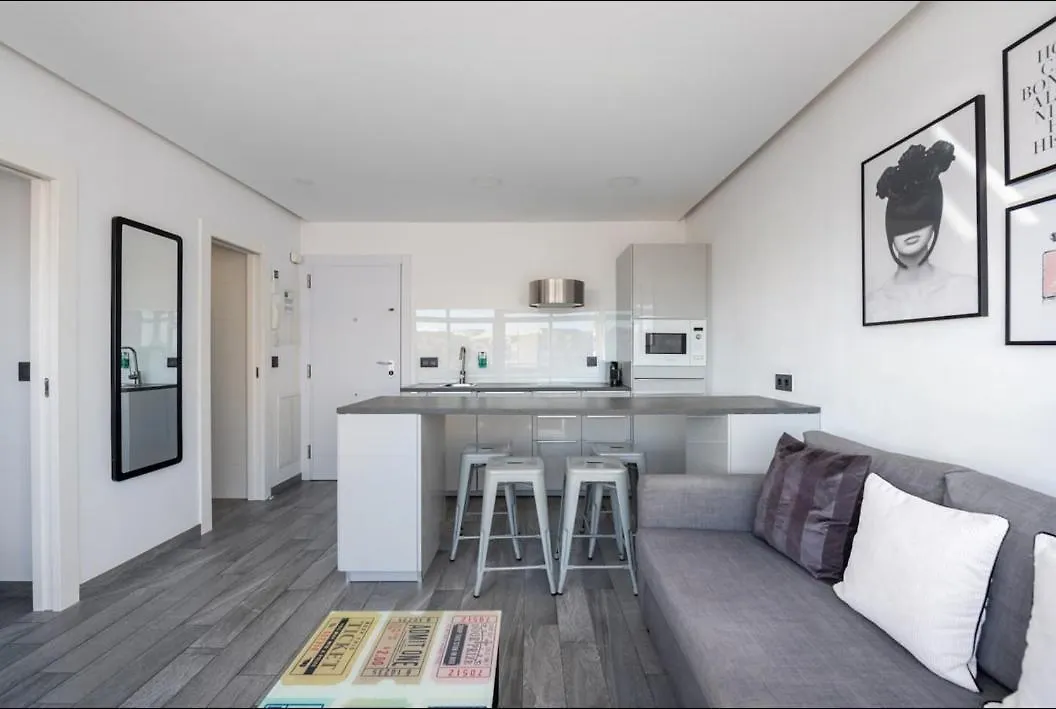 The Black&White Apartment Torremolinos