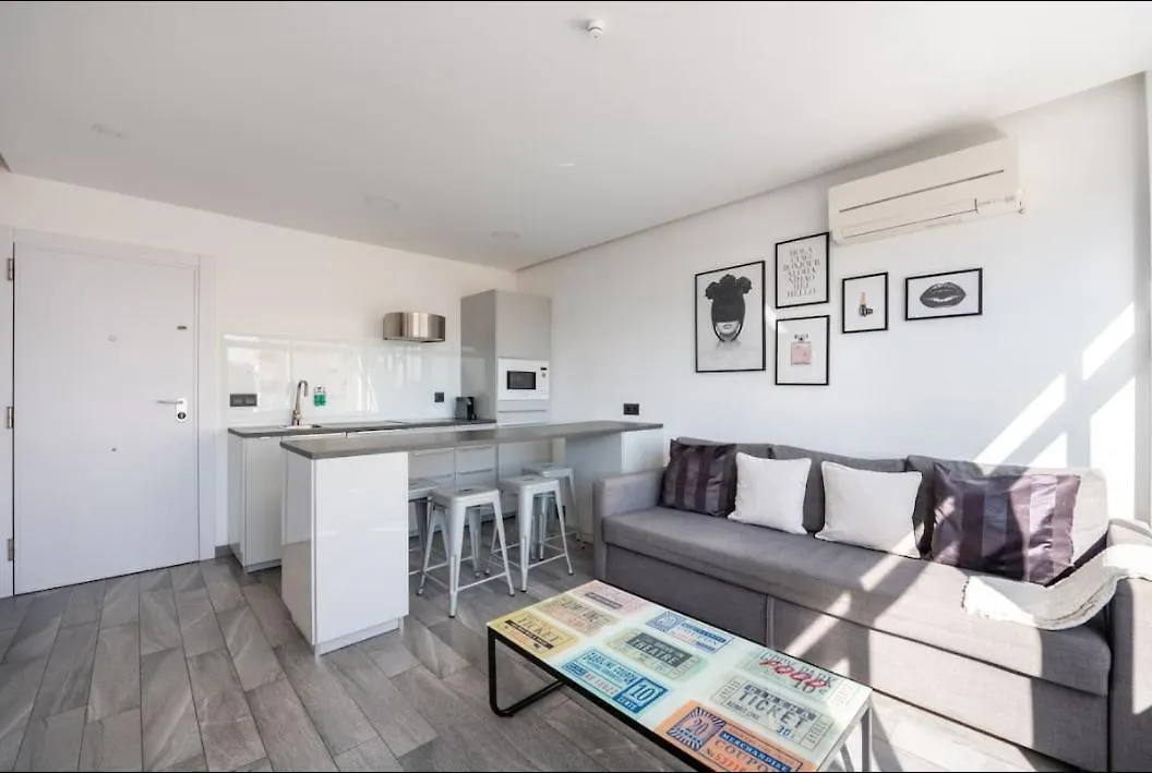 The Black&White Apartment Torremolinos